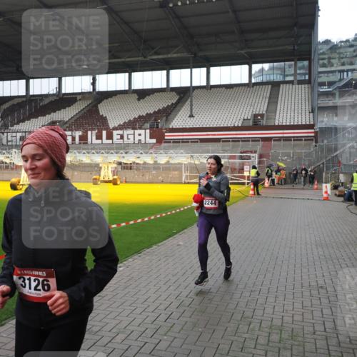 07.12.2025 - St. Pauli X-Mass-Run No. 15 Fabian Wolf http://msf.ph/oto/9418353 07.12.2025 11:25:15 Ziel 470, 473, 1527, 1544, 1855, 1858, 1961, 2151, 2193, 2244, 2981, 2990, 3126, 5003 meine-sportfotos.de