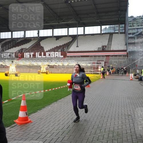 07.12.2025 - St. Pauli X-Mass-Run No. 15 Fabian Wolf http://msf.ph/oto/9418354 07.12.2025 11:25:15 Ziel 470, 473, 1527, 1544, 1855, 1858, 1961, 2151, 2193, 2244, 2981, 2990, 3126, 5003 meine-sportfotos.de