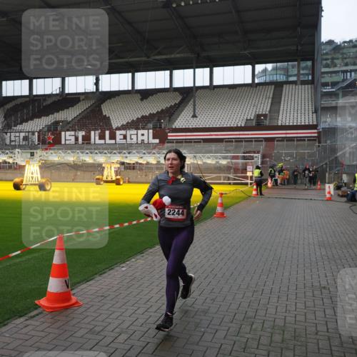 07.12.2025 - St. Pauli X-Mass-Run No. 15 Fabian Wolf http://msf.ph/oto/9418355 07.12.2025 11:25:15 Ziel 470, 473, 1527, 1544, 1855, 1858, 1961, 2151, 2193, 2244, 2981, 2990, 3126, 5003 meine-sportfotos.de