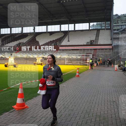 07.12.2025 - St. Pauli X-Mass-Run No. 15 Fabian Wolf http://msf.ph/oto/9418356 07.12.2025 11:25:15 Ziel 470, 473, 1527, 1544, 1855, 1858, 1961, 2151, 2193, 2244, 2981, 2990, 3126, 5003 meine-sportfotos.de