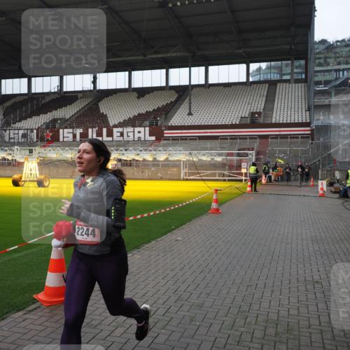 07.12.2025 - St. Pauli X-Mass-Run No. 15 Fabian Wolf http://msf.ph/oto/9418357 07.12.2025 11:25:15 Ziel 470, 473, 1527, 1544, 1855, 1858, 1961, 2151, 2193, 2244, 2981, 2990, 3126, 5003 meine-sportfotos.de