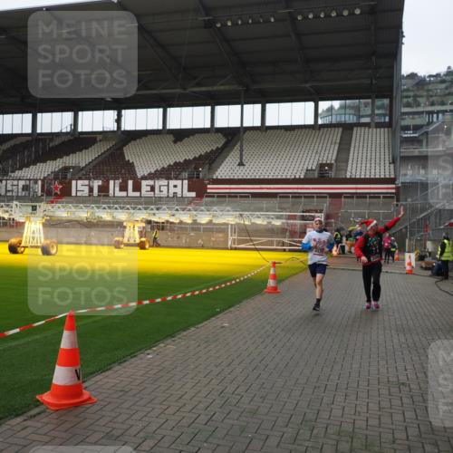 07.12.2025 - St. Pauli X-Mass-Run No. 15 Fabian Wolf http://msf.ph/oto/9418381 07.12.2025 11:25:34 Ziel 2498, 3290, 3296, 3301, 4101, 4825 meine-sportfotos.de