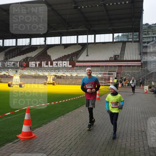 07.12.2025 - St. Pauli X-Mass-Run No. 15 Fabian Wolf http://msf.ph/oto/9418408 07.12.2025 11:25:44 Ziel 1334, 1339, 1379, 1388, 1593, 1672, 2498, 4654, 4825 meine-sportfotos.de