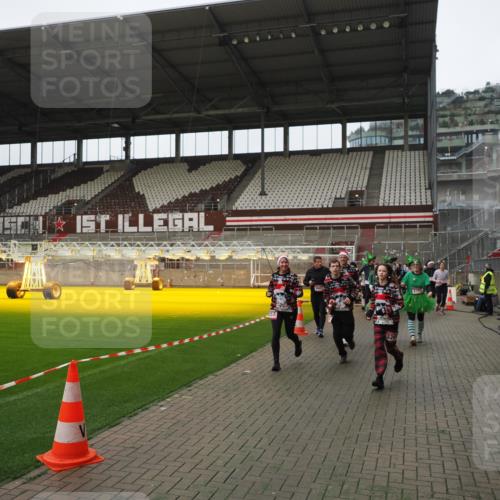 07.12.2025 - St. Pauli X-Mass-Run No. 15 Fabian Wolf http://msf.ph/oto/9418492 07.12.2025 11:26:16 Ziel 610, 624, 674, 1345, 1498, 1501, 1632, 2059, 2063, 2066, 2069, 2074, 2088, 2124, 2145, 2161, 2166, 2198, 2255, 2257, 2260, 2265, 2637, 2786, 2795, 3094, 3217, 3257, 3258, 3260, 3261, 3607 meine-sportfotos.de