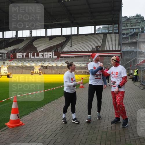 07.12.2025 - St. Pauli X-Mass-Run No. 15 Fabian Wolf http://msf.ph/oto/9418938 07.12.2025 11:28:55 Ziel 2038, 2189, 2190, 2383, 2707, 2709, 3234, 4818, 4837, 4838 meine-sportfotos.de