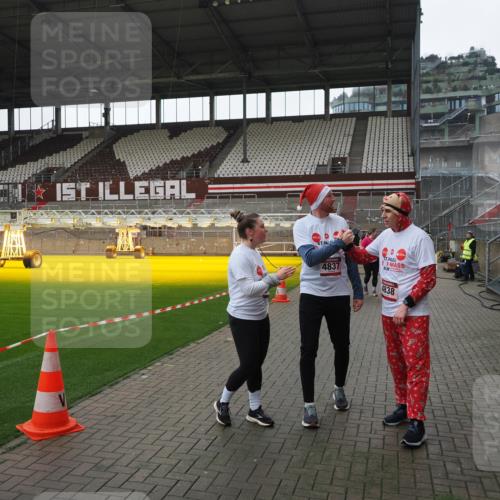 07.12.2025 - St. Pauli X-Mass-Run No. 15 Fabian Wolf http://msf.ph/oto/9418939 07.12.2025 11:28:56 Ziel 2038, 2189, 2190, 2383, 2707, 2709, 3234, 4818, 4837, 4838 meine-sportfotos.de