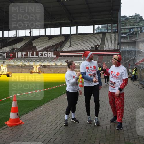 07.12.2025 - St. Pauli X-Mass-Run No. 15 Fabian Wolf http://msf.ph/oto/9418941 07.12.2025 11:28:56 Ziel 2038, 2189, 2190, 2383, 2707, 2709, 3234, 4818, 4837, 4838 meine-sportfotos.de