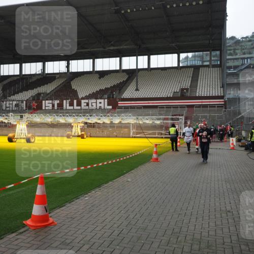 07.12.2025 - St. Pauli X-Mass-Run No. 15 Fabian Wolf http://msf.ph/oto/9419185 07.12.2025 11:30:40 Ziel 865, 870, 872, 2308, 2319, 2871 meine-sportfotos.de