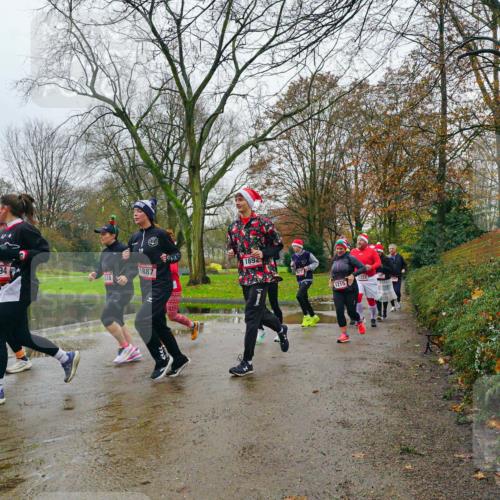 07.12.2025 - St. Pauli X-Mass-Run No. 15 Michael Burmester http://msf.ph/oto/9425849 07.12.2025 09:43:25 Laufen 1887, 394, 1892, 1222, 1215 meine-sportfotos.de