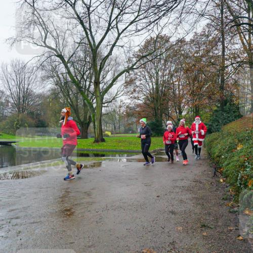 07.12.2025 - St. Pauli X-Mass-Run No. 15 Michael Burmester http://msf.ph/oto/9426217 07.12.2025 10:02:19 Laufen 2818, 2817 meine-sportfotos.de