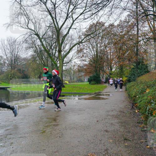 07.12.2025 - St. Pauli X-Mass-Run No. 15 Michael Burmester http://msf.ph/oto/9426219 07.12.2025 10:02:22 Laufen 19, 2927 meine-sportfotos.de