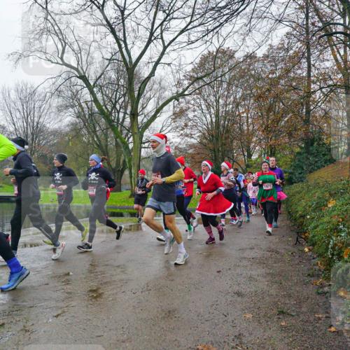 07.12.2025 - St. Pauli X-Mass-Run No. 15 Michael Burmester http://msf.ph/oto/9426261 07.12.2025 10:03:20 Laufen 598, 3699, 1977 meine-sportfotos.de