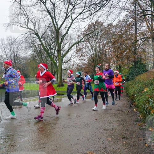 07.12.2025 - St. Pauli X-Mass-Run No. 15 Michael Burmester http://msf.ph/oto/9426263 07.12.2025 10:03:21 Laufen 1986, 1977, 1104 meine-sportfotos.de