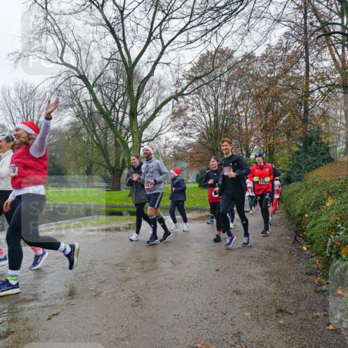07.12.2025 - St. Pauli X-Mass-Run No. 15 Michael Burmester http://msf.ph/oto/9426270 07.12.2025 10:03:26 Laufen 139, 62, 4122, 124 meine-sportfotos.de