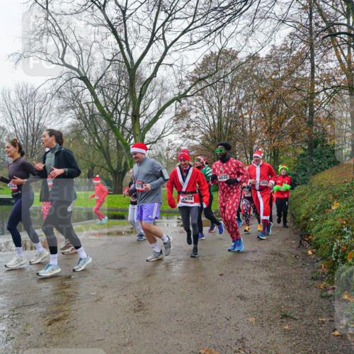 07.12.2025 - St. Pauli X-Mass-Run No. 15 Michael Burmester http://msf.ph/oto/9426286 07.12.2025 10:03:38 Laufen 1069, 2922, 409, 3079, 2634, 4040 meine-sportfotos.de