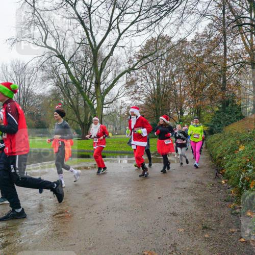 07.12.2025 - St. Pauli X-Mass-Run No. 15 Michael Burmester http://msf.ph/oto/9426291 07.12.2025 10:03:41 Laufen 2058, 4782, 4775 meine-sportfotos.de