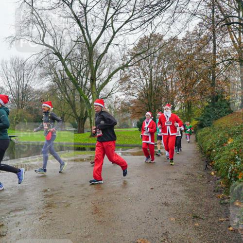07.12.2025 - St. Pauli X-Mass-Run No. 15 Michael Burmester http://msf.ph/oto/9426350 07.12.2025 10:04:35 Laufen 62, 2149 meine-sportfotos.de