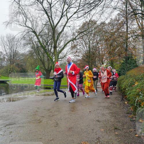 07.12.2025 - St. Pauli X-Mass-Run No. 15 Michael Burmester http://msf.ph/oto/9426367 07.12.2025 10:05:04 Laufen 3669, 3224, 4073, 3792 meine-sportfotos.de