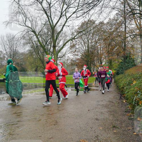 07.12.2025 - St. Pauli X-Mass-Run No. 15 Michael Burmester http://msf.ph/oto/9426388 07.12.2025 10:05:29 Laufen 18, 4472, 4384, 4462, 4463 meine-sportfotos.de