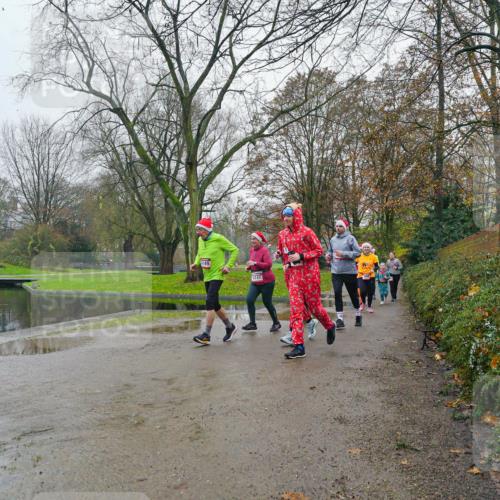 07.12.2025 - St. Pauli X-Mass-Run No. 15 Michael Burmester http://msf.ph/oto/9426406 07.12.2025 10:05:50 Laufen 4149, 4147 meine-sportfotos.de