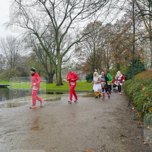 07.12.2025 - St. Pauli X-Mass-Run No. 15 Michael Burmester http://msf.ph/oto/9426438 07.12.2025 10:06:21 Laufen 3089, 3090 meine-sportfotos.de