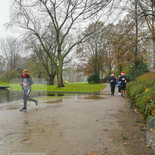 07.12.2025 - St. Pauli X-Mass-Run No. 15 Michael Burmester http://msf.ph/oto/9426463 07.12.2025 10:07:37 Laufen 2212 meine-sportfotos.de