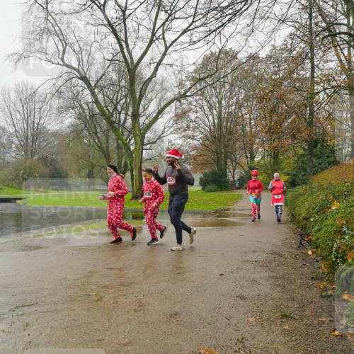 07.12.2025 - St. Pauli X-Mass-Run No. 15 Michael Burmester http://msf.ph/oto/9426469 07.12.2025 10:08:11 Laufen 4045, 4441 meine-sportfotos.de