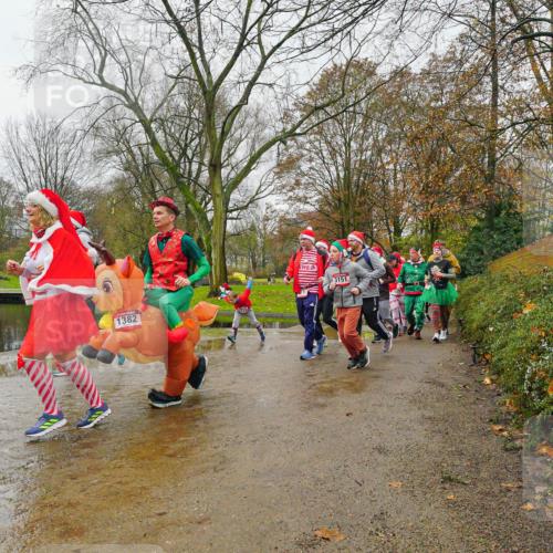 07.12.2025 - St. Pauli X-Mass-Run No. 15 Michael Burmester http://msf.ph/oto/9426763 07.12.2025 10:44:56 Laufen 1382, 3151 meine-sportfotos.de