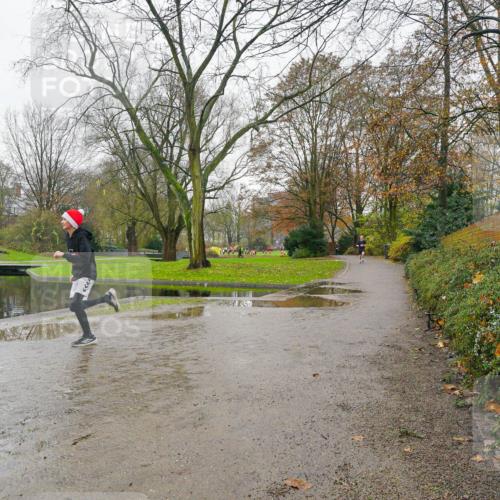07.12.2025 - St. Pauli X-Mass-Run No. 15 Michael Burmester http://msf.ph/oto/9426903 07.12.2025 10:57:58 Laufen  meine-sportfotos.de