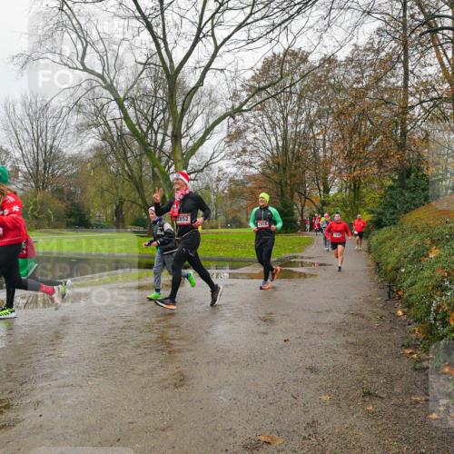 07.12.2025 - St. Pauli X-Mass-Run No. 15 Michael Burmester http://msf.ph/oto/9426954 07.12.2025 11:01:37 Laufen 195, 2852, 2918 meine-sportfotos.de