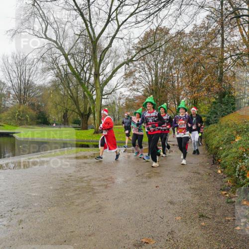 07.12.2025 - St. Pauli X-Mass-Run No. 15 Michael Burmester http://msf.ph/oto/9427014 07.12.2025 11:03:40 Laufen 3306, 2074 meine-sportfotos.de