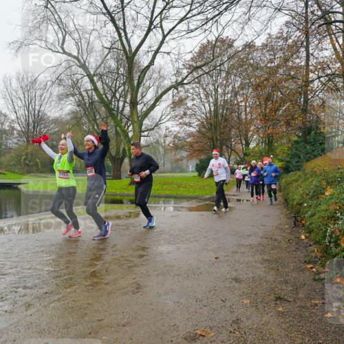 07.12.2025 - St. Pauli X-Mass-Run No. 15 Michael Burmester http://msf.ph/oto/9427127 07.12.2025 11:06:15 Laufen 2493, 2492 meine-sportfotos.de