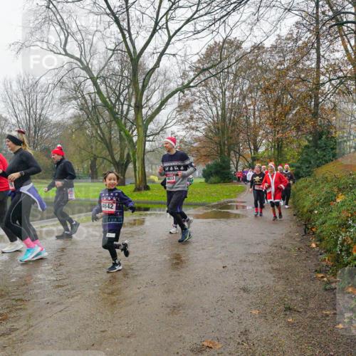 07.12.2025 - St. Pauli X-Mass-Run No. 15 Michael Burmester http://msf.ph/oto/9427144 07.12.2025 11:06:43 Laufen 4642, 4633 meine-sportfotos.de