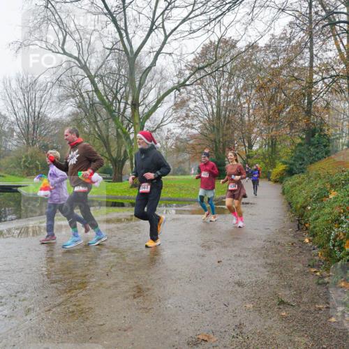 07.12.2025 - St. Pauli X-Mass-Run No. 15 Michael Burmester http://msf.ph/oto/9427320 07.12.2025 11:21:12 Laufen 2561, 1843, 1838 meine-sportfotos.de