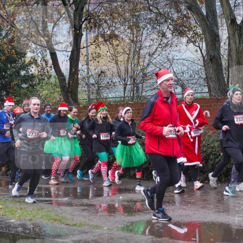 07.12.2025 - St. Pauli X-Mass-Run No. 15 Michael Burmester http://msf.ph/oto/9427386 07.12.2025 10:24:49 Laufen 1060, 2327 meine-sportfotos.de