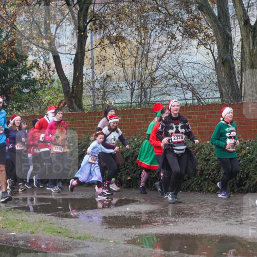 07.12.2025 - St. Pauli X-Mass-Run No. 15 Michael Burmester http://msf.ph/oto/9427538 07.12.2025 10:26:17 Laufen 2241, 2165, 1964, 220, 2239, 198, 2328 meine-sportfotos.de