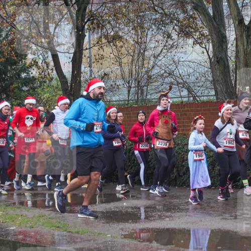 07.12.2025 - St. Pauli X-Mass-Run No. 15 Michael Burmester http://msf.ph/oto/9427543 07.12.2025 10:26:19 Laufen 178, 2235, 2241, 2233, 216, 2328, 3342, 472, 1964, 2200, 2239, 1982, 1984 meine-sportfotos.de