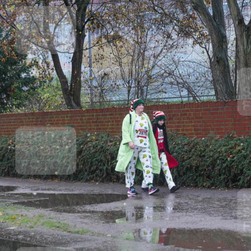 07.12.2025 - St. Pauli X-Mass-Run No. 15 Michael Burmester http://msf.ph/oto/9427673 07.12.2025 10:29:23 Laufen 2879, 2898 meine-sportfotos.de