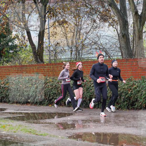 07.12.2025 - St. Pauli X-Mass-Run No. 15 Michael Burmester http://msf.ph/oto/9427728 07.12.2025 10:40:09 Laufen 566, 763 meine-sportfotos.de