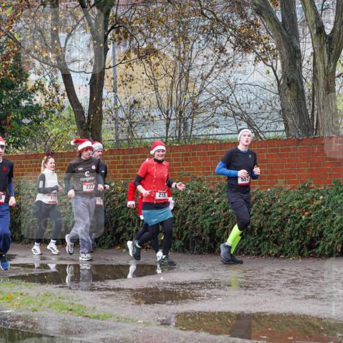 07.12.2025 - St. Pauli X-Mass-Run No. 15 Michael Burmester http://msf.ph/oto/9427856 07.12.2025 10:42:41 Laufen 216, 222, 215, 557 meine-sportfotos.de