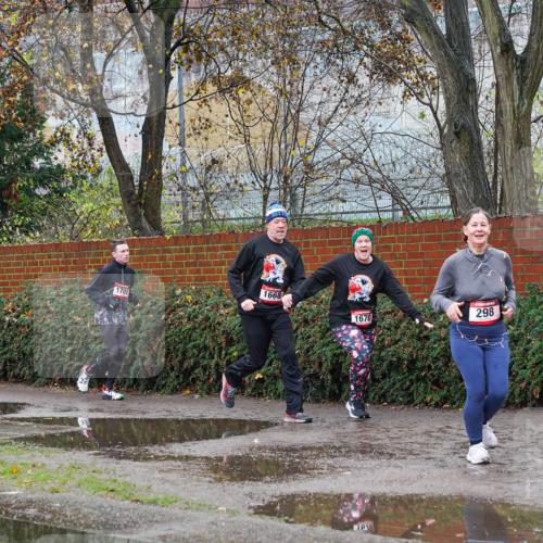 07.12.2025 - St. Pauli X-Mass-Run No. 15 Michael Burmester http://msf.ph/oto/9427869 07.12.2025 10:42:48 Laufen 1705, 1668, 300, 298, 1670 meine-sportfotos.de