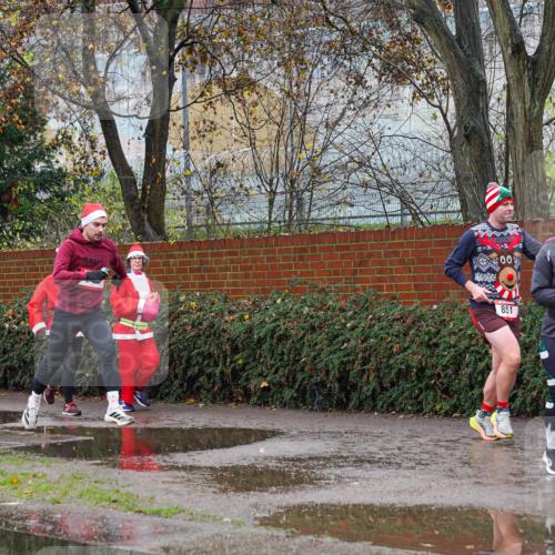 07.12.2025 - St. Pauli X-Mass-Run No. 15 Michael Burmester http://msf.ph/oto/9427959 07.12.2025 10:43:50 Laufen 56, 00, 851 meine-sportfotos.de