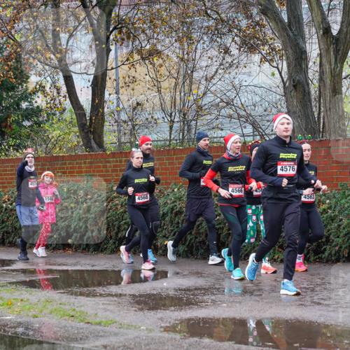 07.12.2025 - St. Pauli X-Mass-Run No. 15 Michael Burmester http://msf.ph/oto/9428001 07.12.2025 10:44:27 Laufen 1560, 1559, 4574, 0, 4576, 1584, 4568, 4566, 456, 4563, 456, 4 meine-sportfotos.de