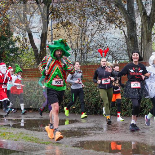 07.12.2025 - St. Pauli X-Mass-Run No. 15 Michael Burmester http://msf.ph/oto/9428023 07.12.2025 10:44:41 Laufen 1556, 1046, 128, 953, 1049, 502, 271, 273 meine-sportfotos.de