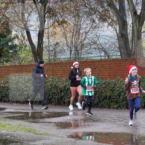 07.12.2025 - St. Pauli X-Mass-Run No. 15 Michael Burmester http://msf.ph/oto/9428490 07.12.2025 11:01:43 Laufen 1020, 3327, 3309 meine-sportfotos.de