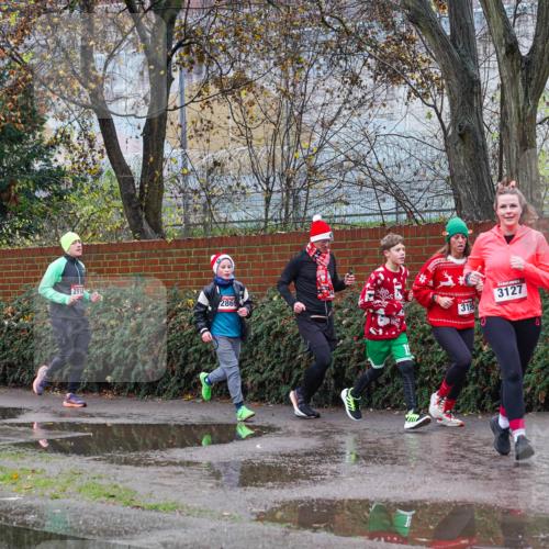 07.12.2025 - St. Pauli X-Mass-Run No. 15 Michael Burmester http://msf.ph/oto/9428515 07.12.2025 11:02:17 Laufen 2918, 2869, 3195, 3127 meine-sportfotos.de