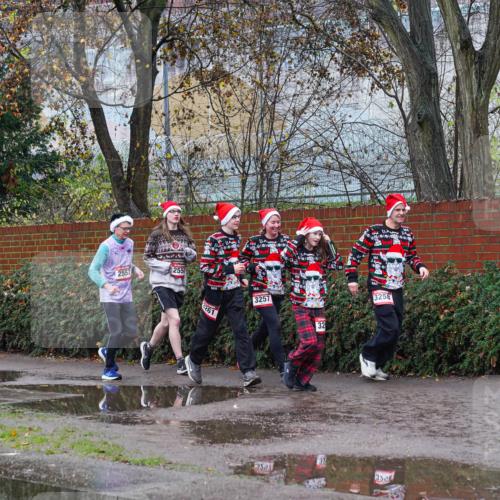 07.12.2025 - St. Pauli X-Mass-Run No. 15 Michael Burmester http://msf.ph/oto/9428702 07.12.2025 11:05:06 Laufen 2557, 255, 261, 3257, 321, 3258, 332 meine-sportfotos.de