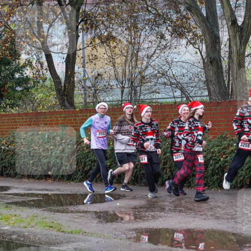 07.12.2025 - St. Pauli X-Mass-Run No. 15 Michael Burmester http://msf.ph/oto/9428704 07.12.2025 11:05:06 Laufen 2557, 261, 3257, 32, 332, 3258 meine-sportfotos.de