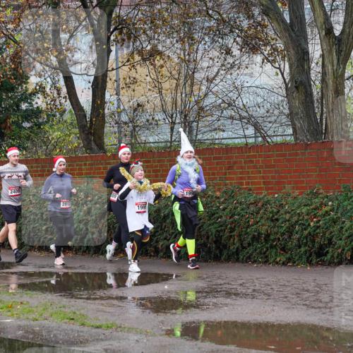 07.12.2025 - St. Pauli X-Mass-Run No. 15 Michael Burmester http://msf.ph/oto/9428771 07.12.2025 11:05:51 Laufen 2387, 2409, 89, 2813, 1999, 1998, 4648 meine-sportfotos.de