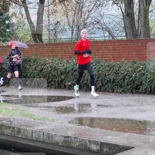 07.12.2025 - St. Pauli X-Mass-Run No. 15 Michael Burmester http://msf.ph/oto/9428778 07.12.2025 09:37:40 Laufen 2135 meine-sportfotos.de